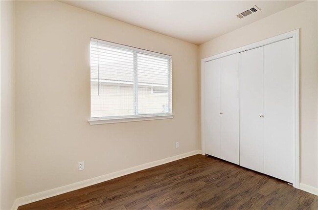 Building Photo - 202 Quail Cir
