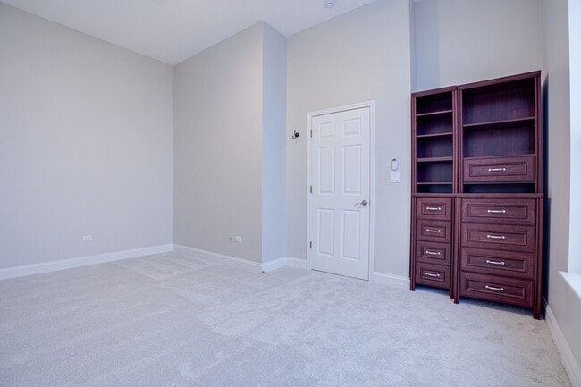 Building Photo - 1781 Tudor Ln