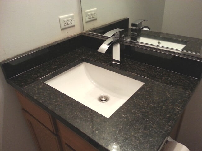 Building Photo - 928 Charlton Ln