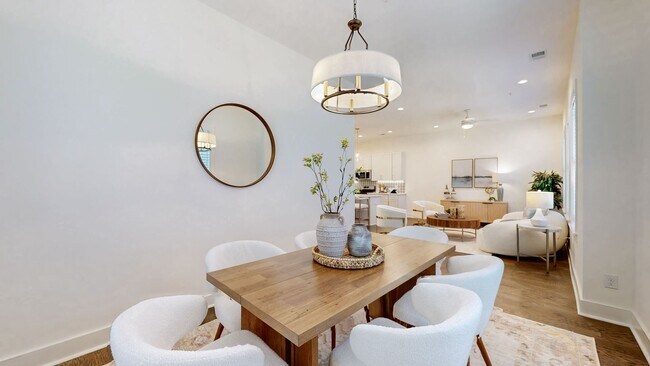 Building Photo - Franklin Gem Walking Distance to Downtown!