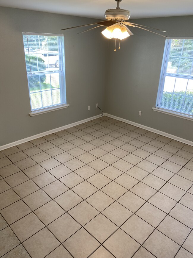 Building Photo - 97 Bass St