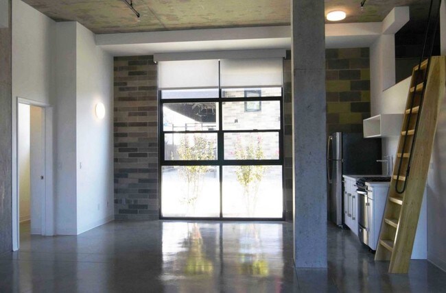 Building Photo - 4017 1st Ave