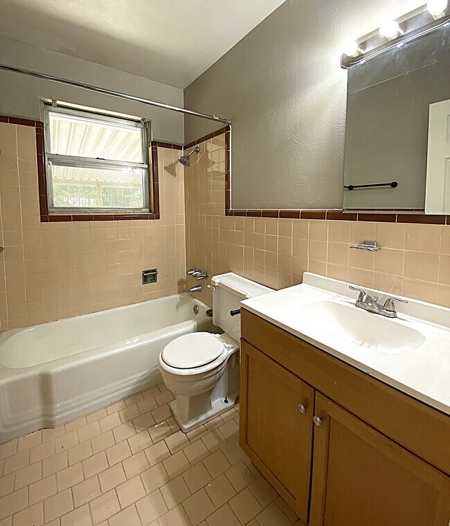 Building Photo - 2306 Poage Ave