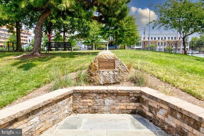 Building Photo - 1023 N Royal St