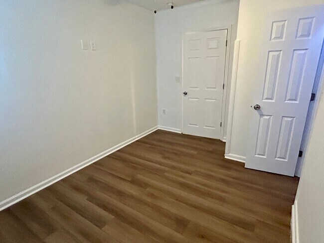 Building Photo - 4762 Trenton Dr