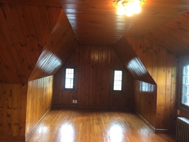 Building Photo - 3535 Irving Ave S