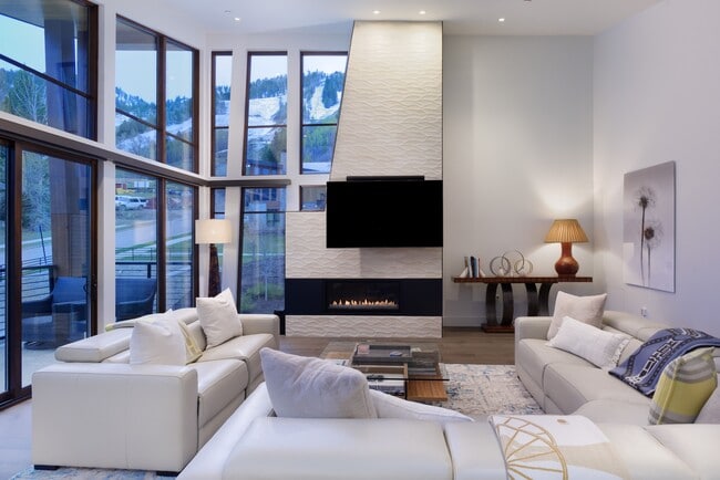 Building Photo - 717 S Aspen St