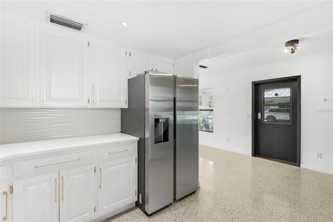 Building Photo - 2723 Lynnhurst St