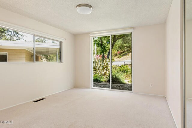 Building Photo - 2075 Linda Flora Dr