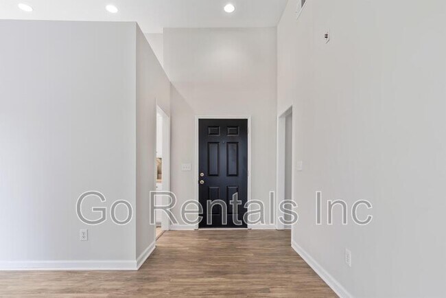 Building Photo - 117 Camden Lake Dr