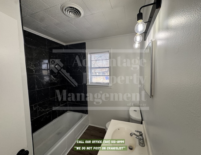 Building Photo - 321 Willow St