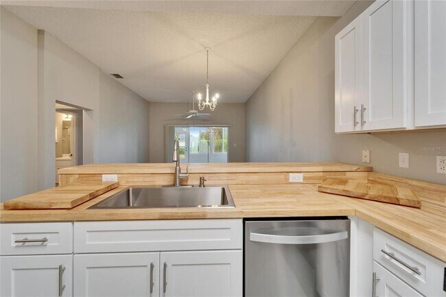 Building Photo - 1032 Radison Ave