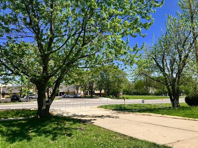 Building Photo - 6516 Zionsville Rd