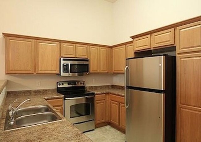 Building Photo - $1,325 | 2 Bedroom, 2 Bathroom Condo | Pet...