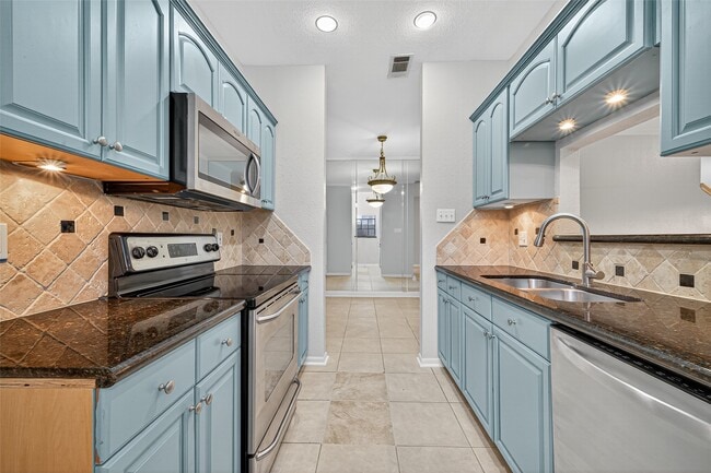 Building Photo - 9850 Pagewood Ln