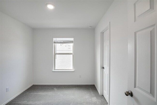 Building Photo - 812 Black Alder St