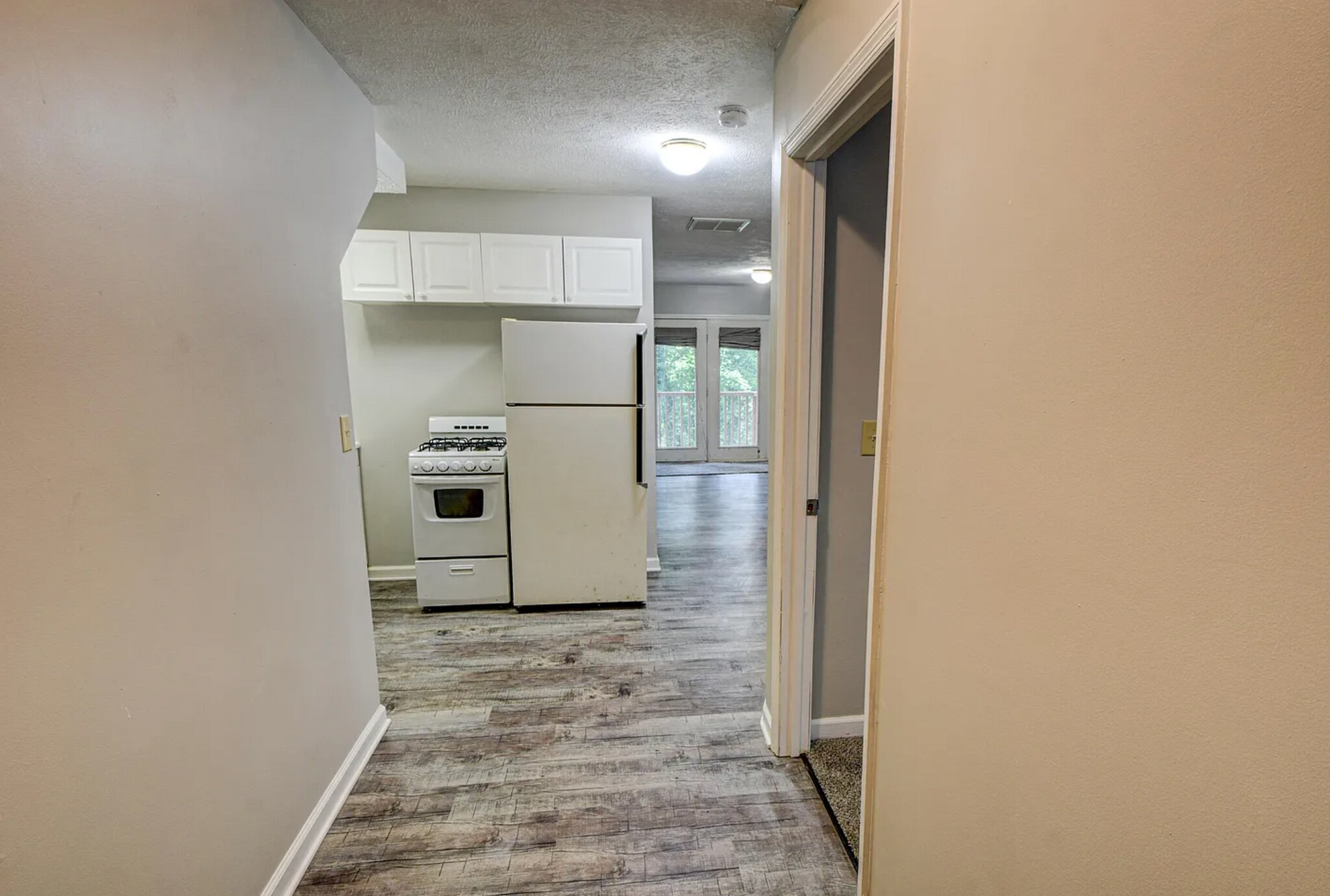Building Photo - 2103 Creekside Way