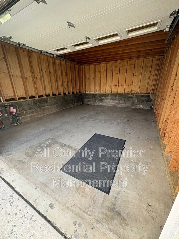 Building Photo - 4 Henshaw Ct