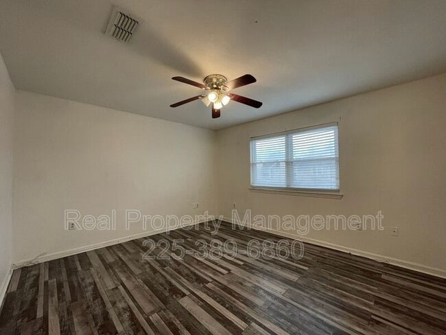 Building Photo - 9841 Siegen Ln