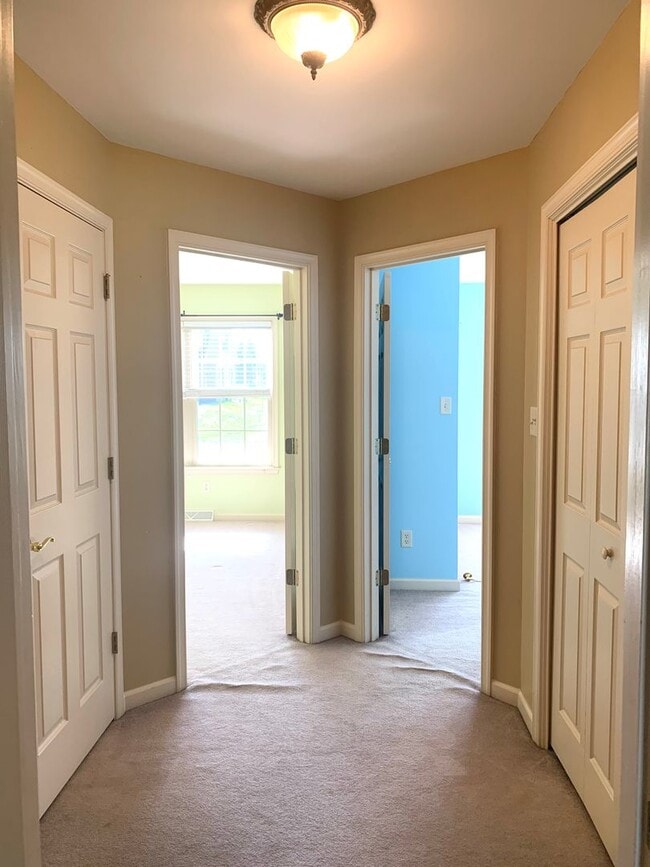 Building Photo - CONTRACT PENDING!! Lovely single family, brick rancher home with 3 beds/2.5 baths!!