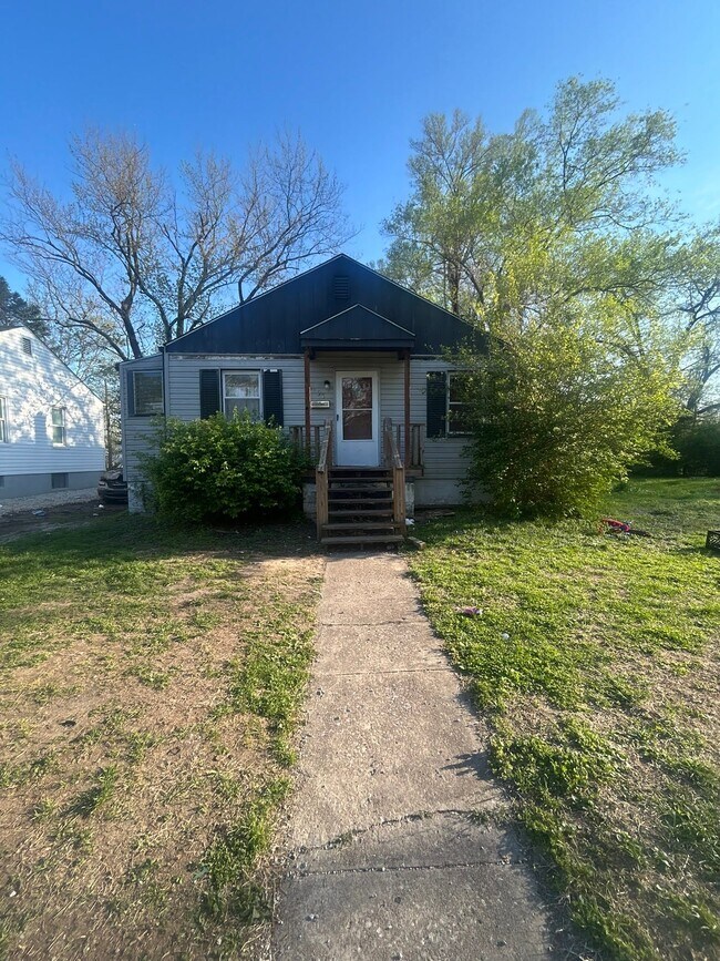 Building Photo - 5538 Avon Pl