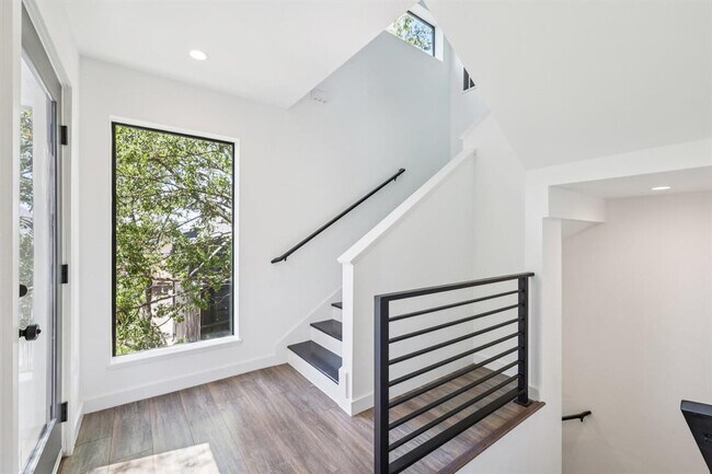Building Photo - 5417 Samuel Huston Ave
