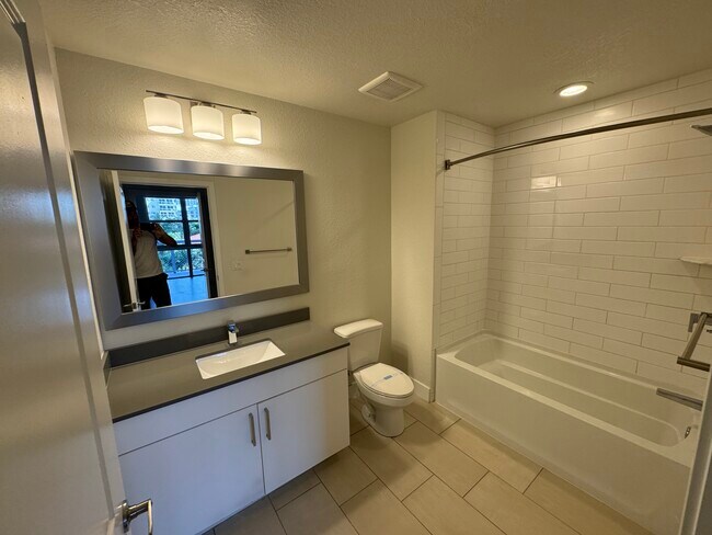 Building Photo - 520 NE 26th St