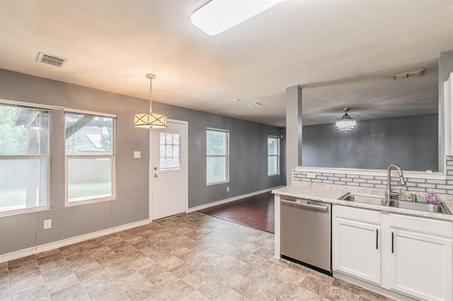 Building Photo - 8405 Shining Waters Ln