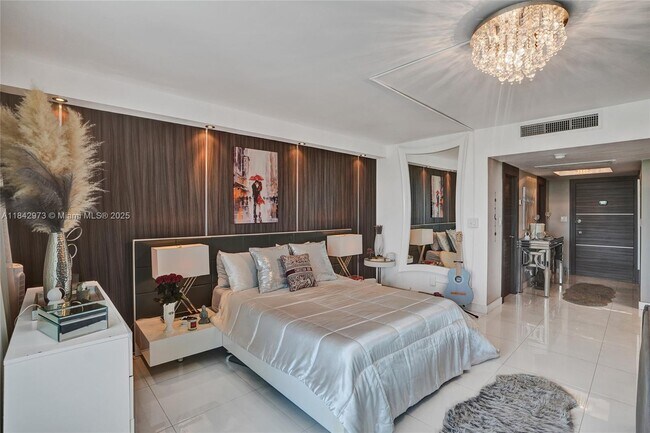 Building Photo - 5401 Collins Ave