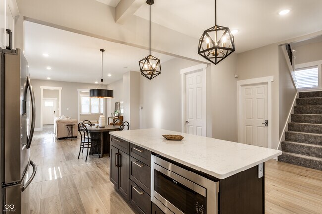 Building Photo - 1330 Marlowe Ave