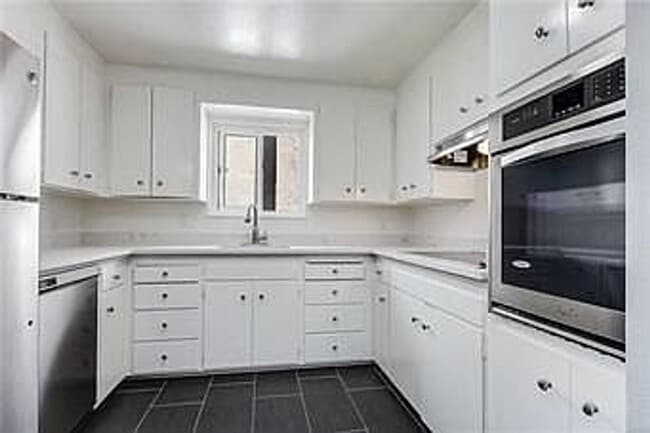 Building Photo - 6039 3rd Ave NW
