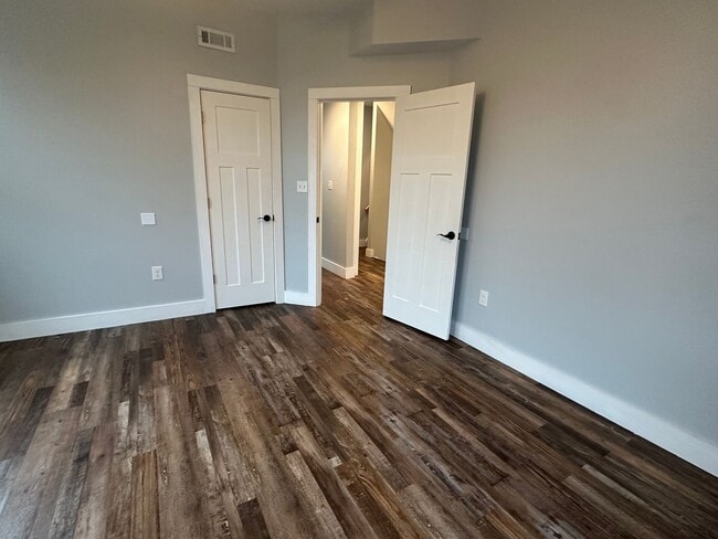 Building Photo - 216 Kinsey Ave