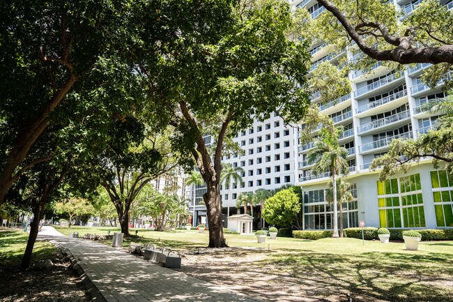 Building Photo - 465 Brickell Ave