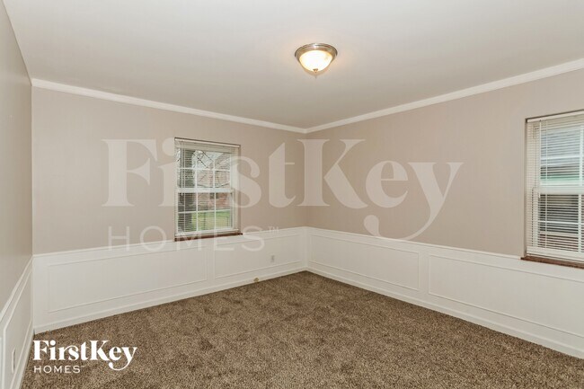 Building Photo - 1017 W North Bend Rd