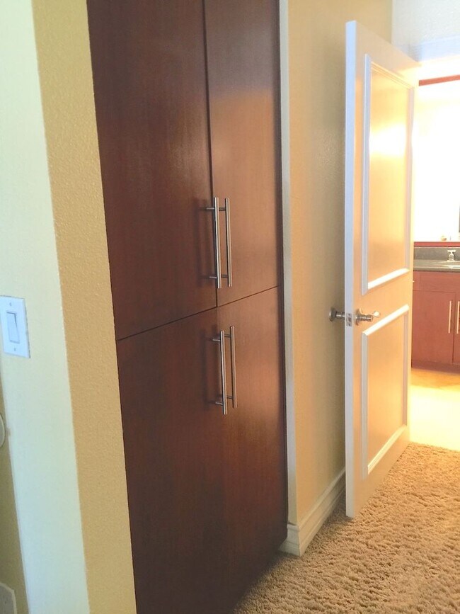 Building Photo - Discover Your New Home! Spacious 1-Bedroom Condo Near the Las Vegas Strip