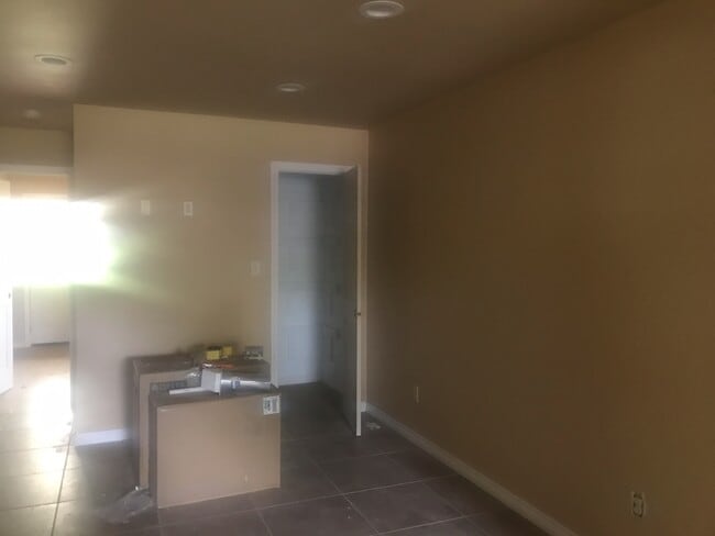 Building Photo - 3/2/2 Fenced yard Pet FRIENDLY