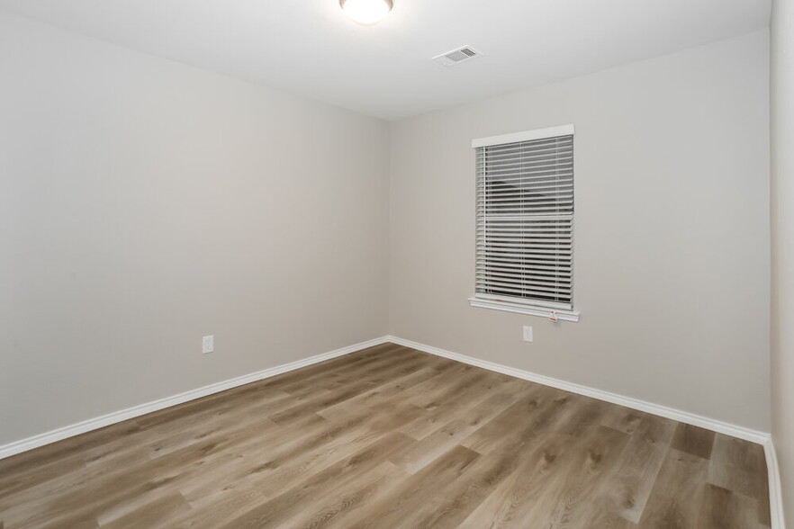 Building Photo - 1405 Pochard Dr
