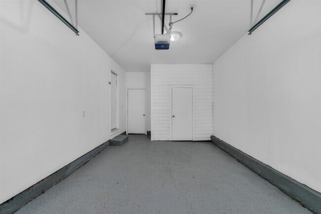 Building Photo - 3262 Kristen Dr