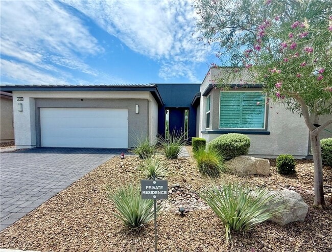 Building Photo - 4760 SE Clifftop Dr