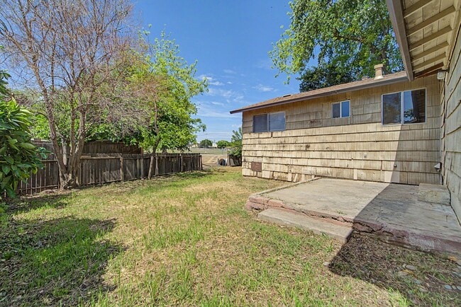 Building Photo - 3 bedroom 1 bath house in Yuba City