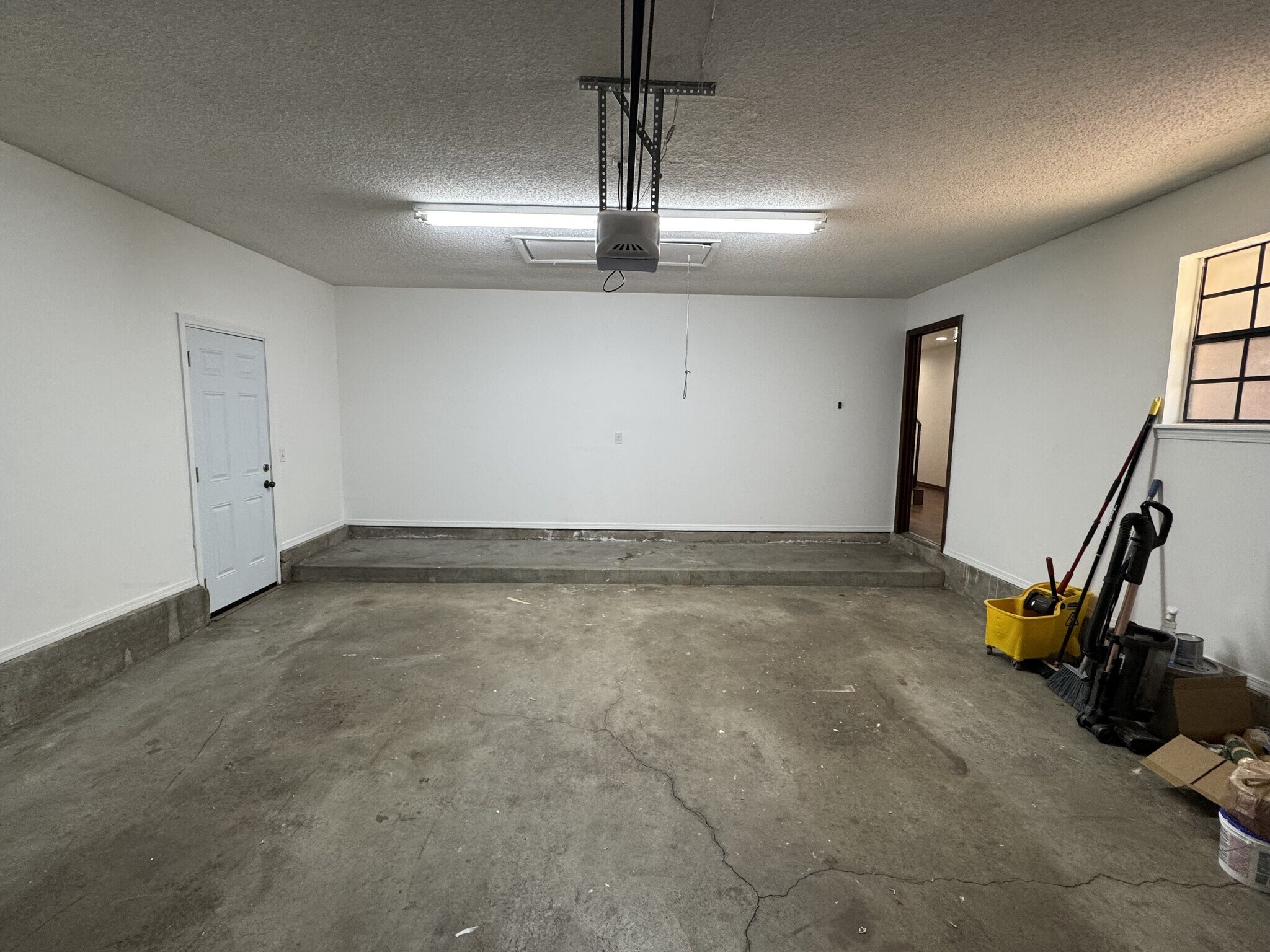 Building Photo - 7108 S Indianapolis Ave