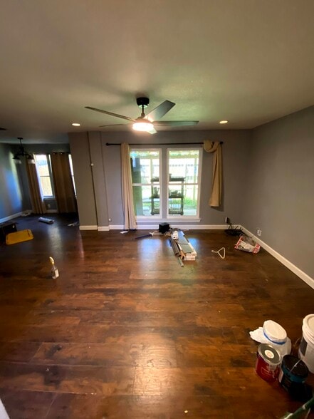 Livingroom - 8107 Hood Cir