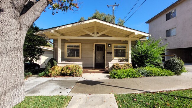 Building Photo - Coming Soon! 1 Bed 1 Bath Charming Craftsman Cottage