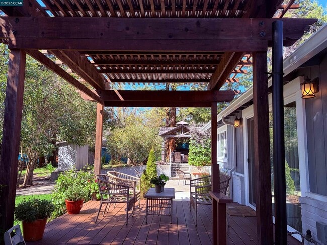 Building Photo - 143 Pulido Rd