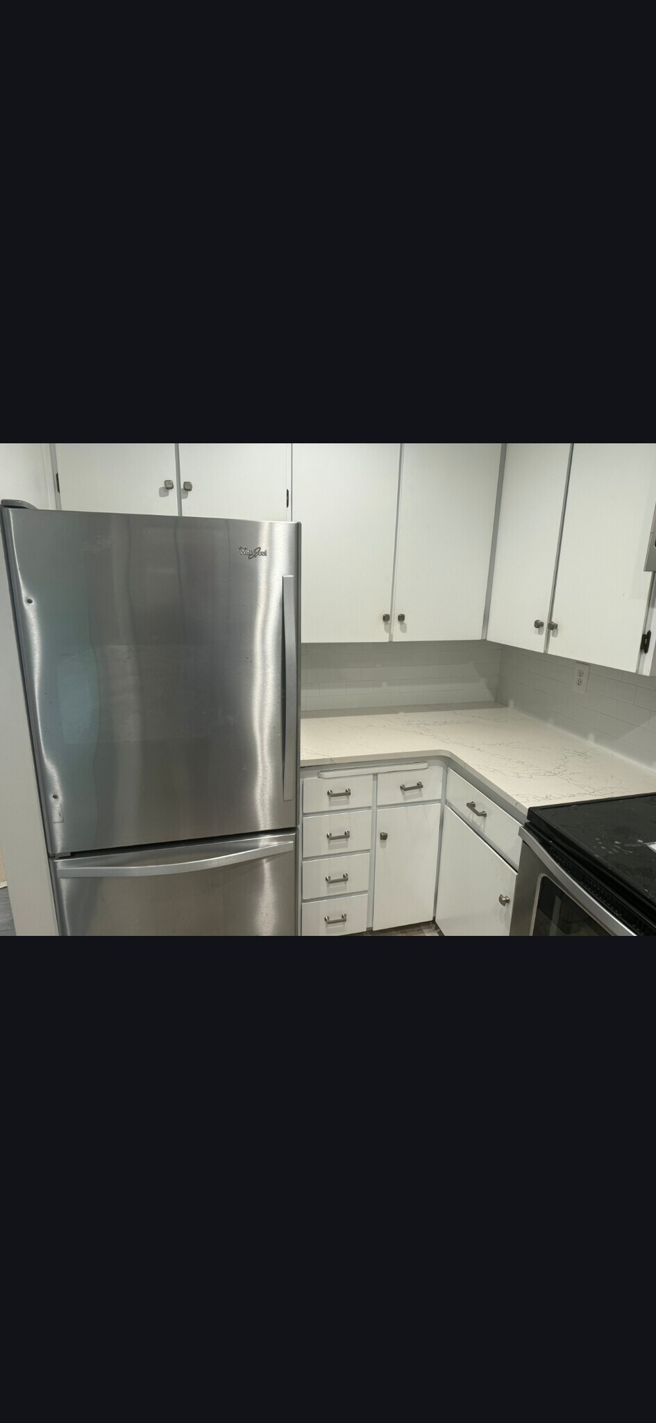 Building Photo - 512 E Ave