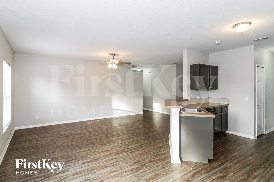 Building Photo - 3587 Ponce De Leon Blvd