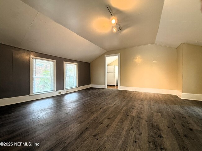 Building Photo - 2245 Myra St