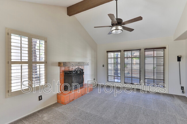Building Photo - 2708 E Leonora St