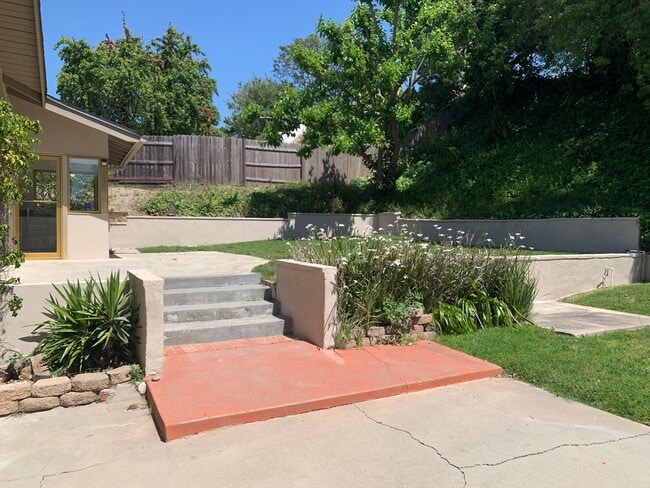 Building Photo - 26622 Saddleback Dr