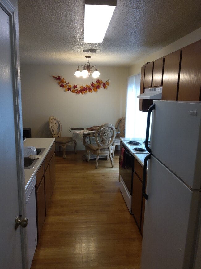 Building Photo - 5604 Rose Dawn